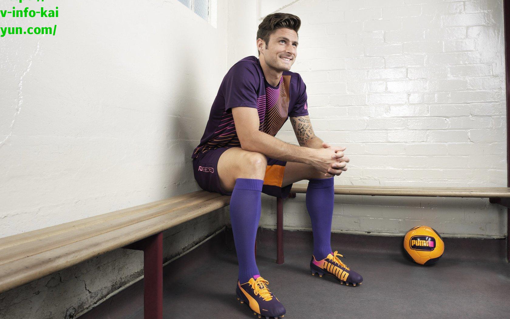 侯永永，小时候母亲就教会我唱国歌 那声为国征战我等了太久